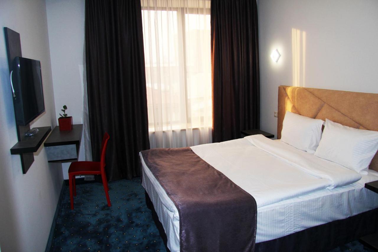Nice Hotel Jerevan Exteriör bild