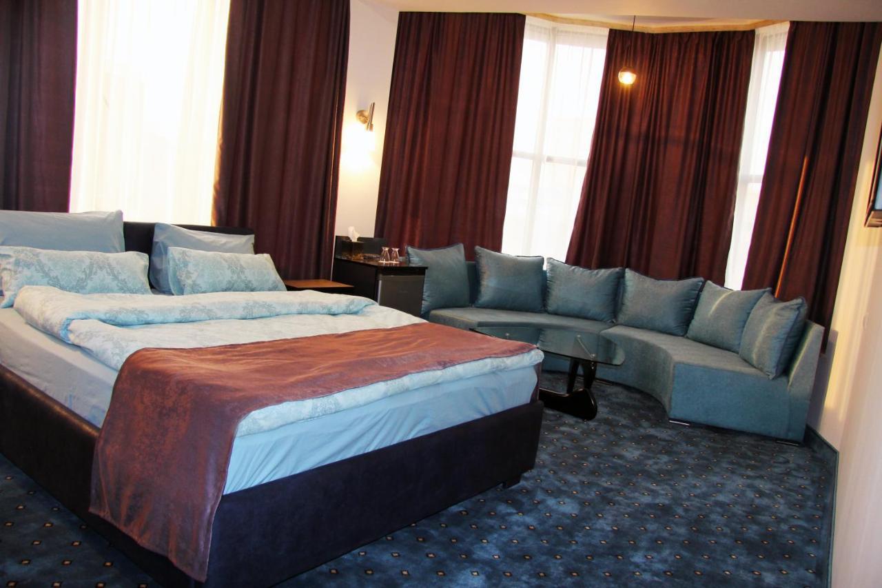 Nice Hotel Jerevan Exteriör bild
