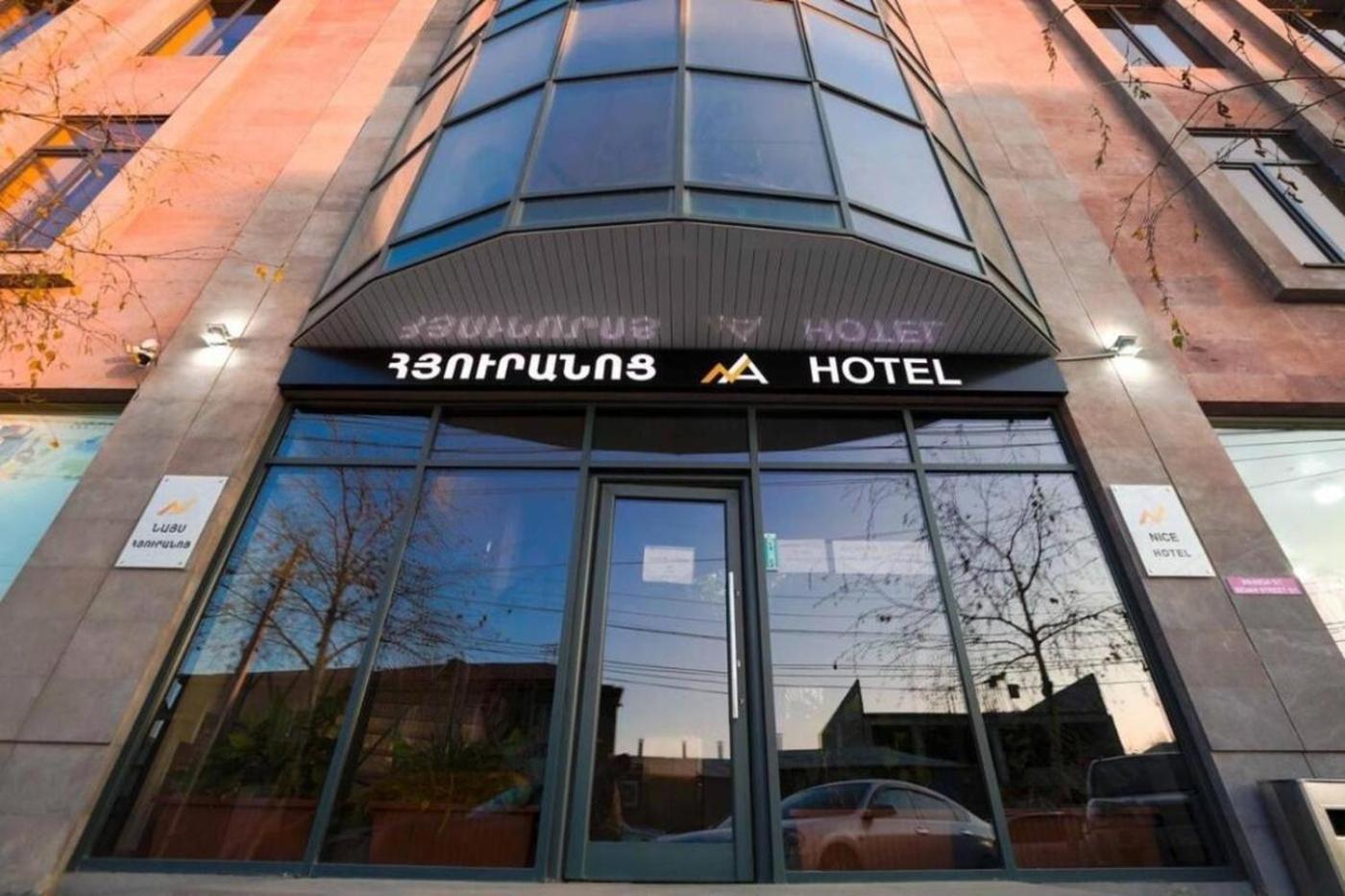 Nice Hotel Jerevan Exteriör bild